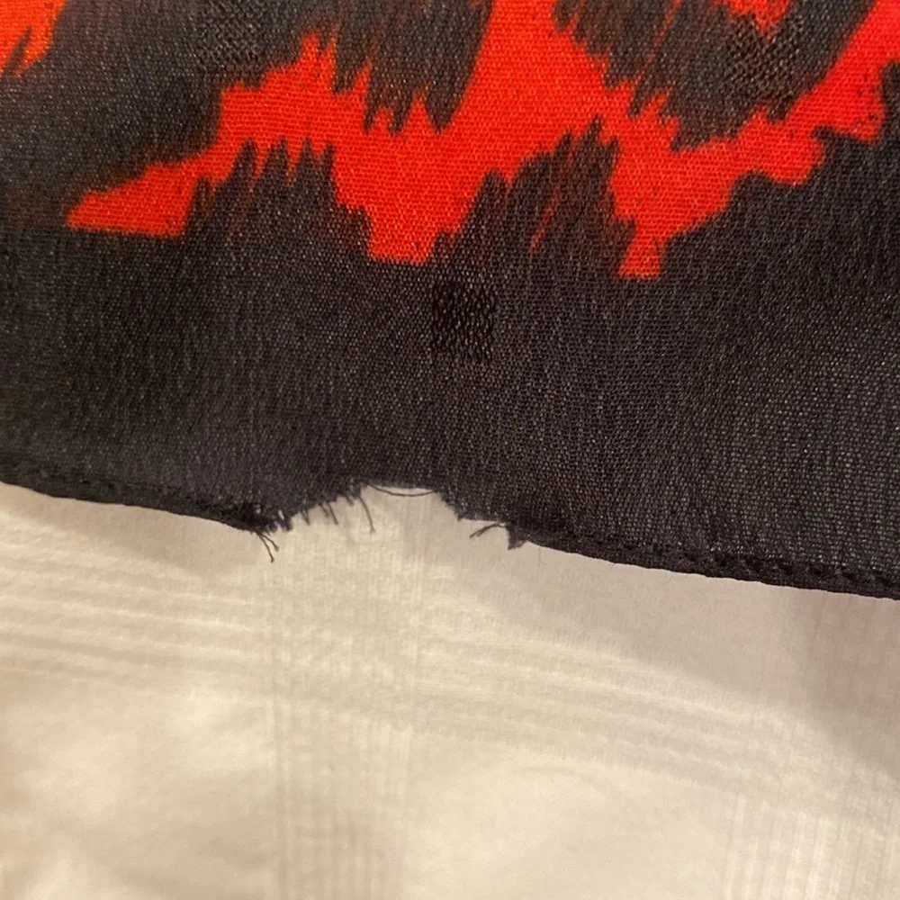 2 rectangular women’s scarves